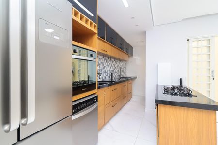 Cozinha e Área de Serviço de casa para alugar com 1 quarto, 40m² em Vila Rosaria, São Paulo