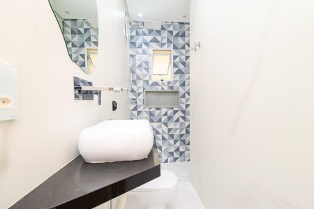 Banheiro de casa para alugar com 1 quarto, 40m² em Vila Rosaria, São Paulo