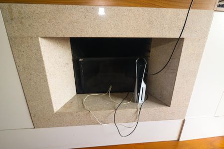 Detalhe da Sala - Lareira de apartamento para alugar com 2 quartos, 94m² em Menino Deus, Porto Alegre