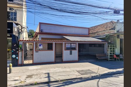 Fachada de casa para alugar com 2 quartos, 106m² em Marechal Hermes, Rio de Janeiro