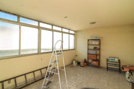 Área externa de casa para alugar com 2 quartos, 106m² em Marechal Hermes, Rio de Janeiro