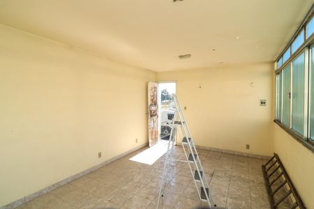 Área externa de casa para alugar com 2 quartos, 106m² em Marechal Hermes, Rio de Janeiro