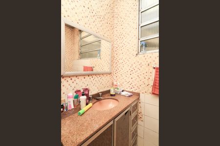 Banheiro de casa para alugar com 2 quartos, 106m² em Marechal Hermes, Rio de Janeiro