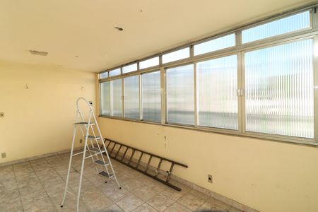 Área externa de casa para alugar com 2 quartos, 106m² em Marechal Hermes, Rio de Janeiro