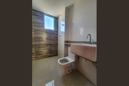 Banheiro social de apartamento para alugar com 2 quartos, 46m² em Alvorada, Contagem