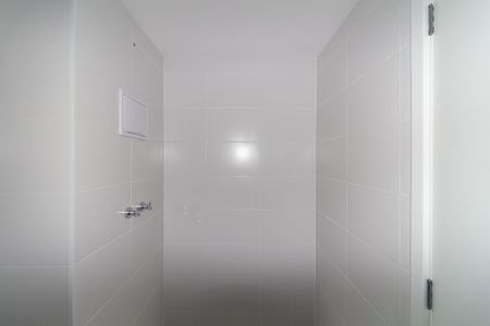 Banheiro de kitnet/studio à venda com 1 quarto, 26m² em Jardim Independência (são Paulo), São Paulo