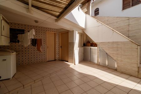 Casa para alugar com 285m², 3 quartos e 2 vagas Casa para alugar com 285m², 3 quartos e 2 vagasQuintal e Área de serviço