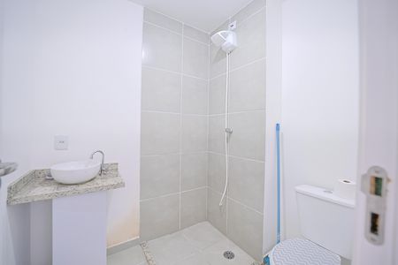Banheiro de apartamento para alugar com 2 quartos, 42m² em Vila Ré, São Paulo