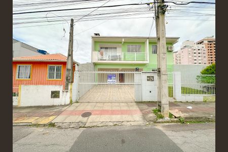 Fachada de casa para alugar com 2 quartos, 128m² em Barreiros, São José