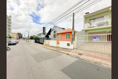 Vista da Rua de casa para alugar com 2 quartos, 128m² em Barreiros, São José