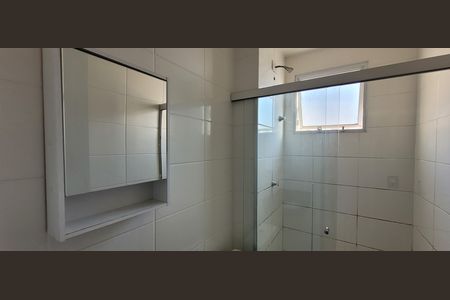 banheiro  de apartamento para alugar com 2 quartos, 50m² em Monte Verde, Betim