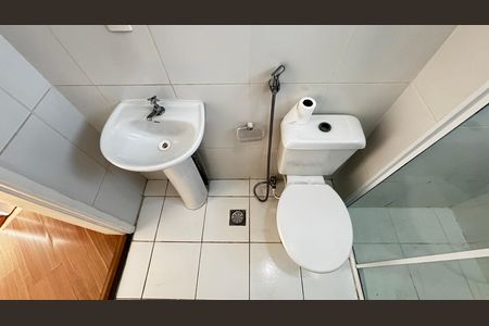 Banheiro de apartamento à venda com 3 quartos, 60m² em Parque Bandeirante, Santo André
