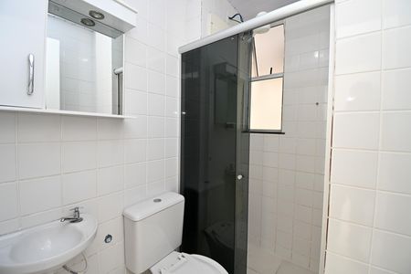 Banheiro de apartamento para alugar com 2 quartos, 48m² em Santa Edwiges, Contagem