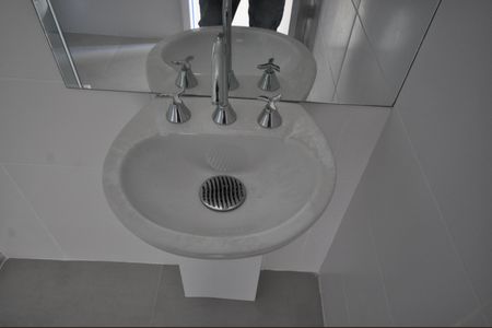 Banheiro de kitnet/studio para alugar com 1 quarto, 26m² em Tucuruvi, São Paulo