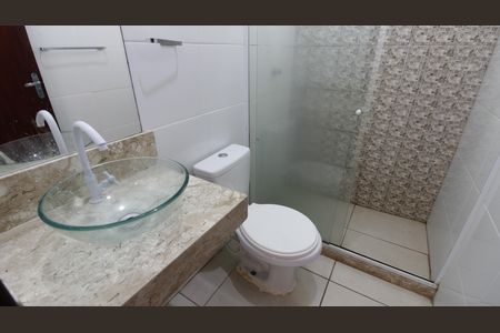 Banheiro de kitnet/studio para alugar com 1 quarto, 26m² em Parque Burle, Cabo Frio