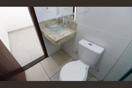 Banheiro de kitnet/studio para alugar com 1 quarto, 26m² em Parque Burle, Cabo Frio
