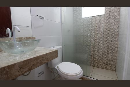 Banheiro de kitnet/studio para alugar com 1 quarto, 26m² em Parque Burle, Cabo Frio