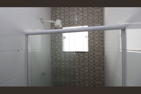Banheiro de kitnet/studio para alugar com 1 quarto, 26m² em Parque Burle, Cabo Frio