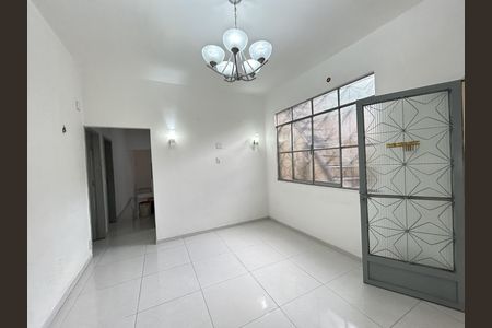 Sala de casa para alugar com 2 quartos, 100m² em Bento Ribeiro, Rio de Janeiro
