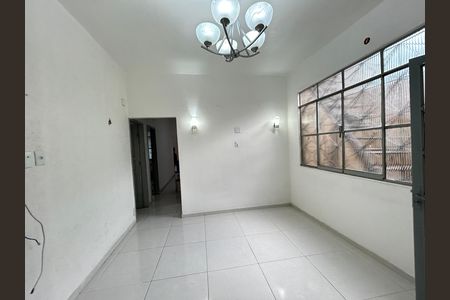 Sala de casa para alugar com 2 quartos, 100m² em Bento Ribeiro, Rio de Janeiro
