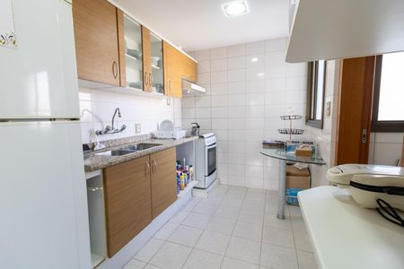 Cozinha de apartamento para alugar com 3 quartos, 87m² em Cristal, Porto Alegre