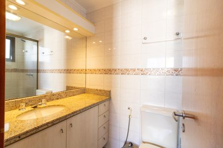 Banheiro da Suíte de apartamento para alugar com 3 quartos, 87m² em Cristal, Porto Alegre