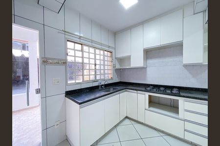 Casa para alugar com 150m², 3 quartos e 2 vagas Casa para alugar com 150m², 3 quartos e 2 vagasCozinha