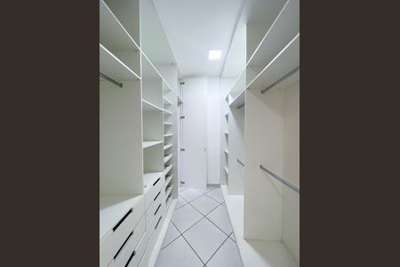 Casa para alugar com 150m², 3 quartos e 2 vagas Casa para alugar com 150m², 3 quartos e 2 vagasCloset da suíte