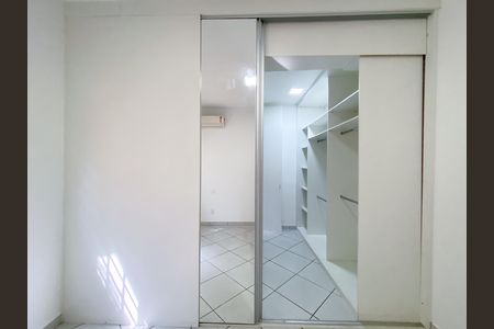 Casa para alugar com 150m², 3 quartos e 2 vagas Casa para alugar com 150m², 3 quartos e 2 vagasCloset da suíte