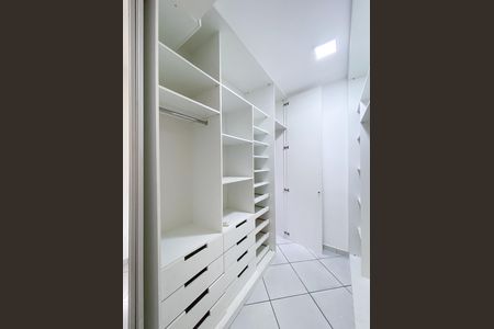 Casa para alugar com 150m², 3 quartos e 2 vagas Casa para alugar com 150m², 3 quartos e 2 vagasCloset da suíte