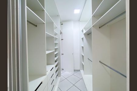 Casa para alugar com 150m², 3 quartos e 2 vagas Casa para alugar com 150m², 3 quartos e 2 vagasCloset da suíte