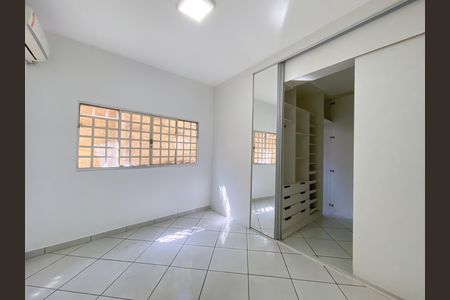 Casa para alugar com 150m², 3 quartos e 2 vagas Casa para alugar com 150m², 3 quartos e 2 vagasSuíte