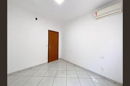 Casa para alugar com 150m², 3 quartos e 2 vagas Casa para alugar com 150m², 3 quartos e 2 vagasSuíte
