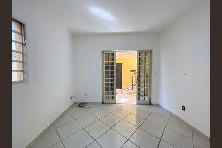 Casa para alugar com 150m², 3 quartos e 2 vagas Casa para alugar com 150m², 3 quartos e 2 vagasSala