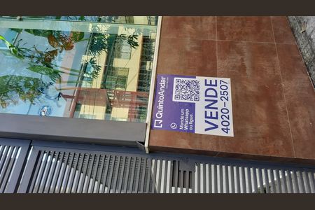 Placa instalada de apartamento à venda com 2 quartos, 67m² em Serra, Belo Horizonte