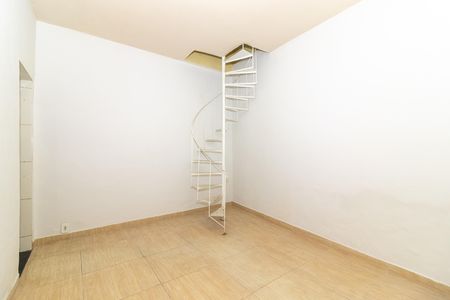 Sala de casa de condomínio para alugar com 1 quarto, 68m² em Osvaldo Cruz, Rio de Janeiro