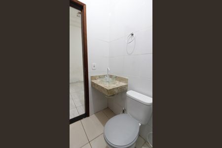 Banheiro de kitnet/studio para alugar com 1 quarto, 26m² em Parque Burle, Cabo Frio