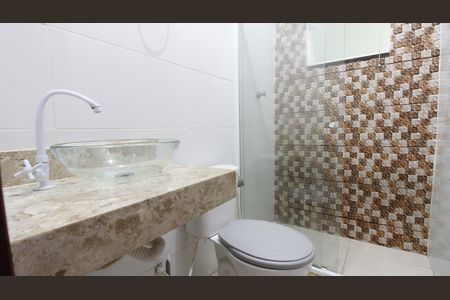 Banheiro de kitnet/studio para alugar com 1 quarto, 26m² em Parque Burle, Cabo Frio