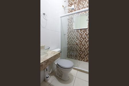 Banheiro de kitnet/studio para alugar com 1 quarto, 26m² em Parque Burle, Cabo Frio