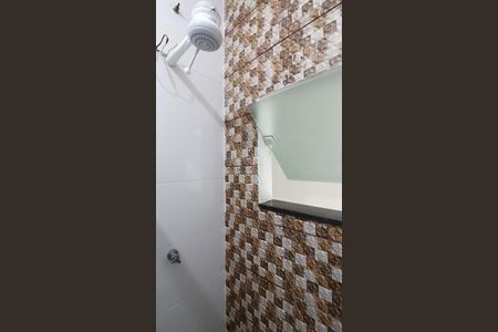Banheiro de kitnet/studio para alugar com 1 quarto, 26m² em Parque Burle, Cabo Frio