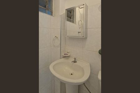 Banheiro de kitnet/studio para alugar com 1 quarto, 30m² em José Menino, Santos