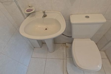 Banheiro de kitnet/studio para alugar com 1 quarto, 30m² em José Menino, Santos