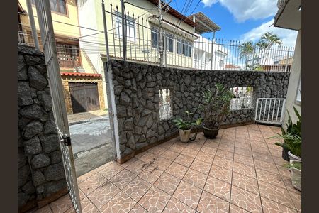 Casa para alugar com 4 quartos, 240m² em Vila Valqueire, Rio de Janeiro