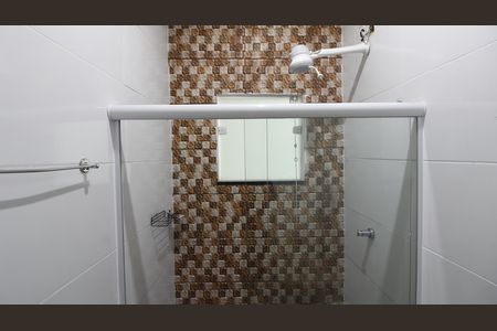 Banheiro de kitnet/studio para alugar com 1 quarto, 26m² em Parque Burle, Cabo Frio