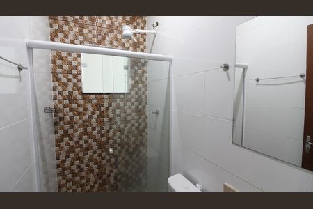 Banheiro de kitnet/studio para alugar com 1 quarto, 26m² em Parque Burle, Cabo Frio