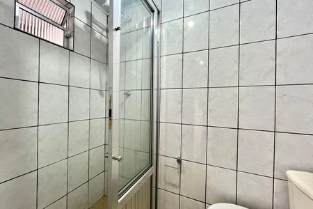 Banheiro de serviço de casa para alugar com 2 quartos, 80m² em Vila Imperio, São Paulo