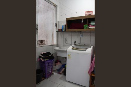 Área de Serviço de casa para alugar com 2 quartos, 100m² em Parque Maria Helena, São Paulo
