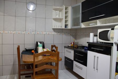 Cozinha de casa para alugar com 2 quartos, 100m² em Parque Maria Helena, São Paulo
