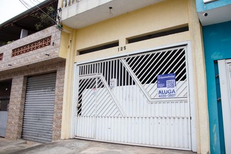 Fachada de casa para alugar com 2 quartos, 100m² em Parque Maria Helena, São Paulo