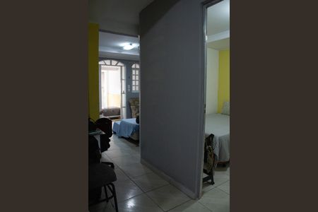 Corredor de casa para alugar com 2 quartos, 100m² em Parque Maria Helena, São Paulo